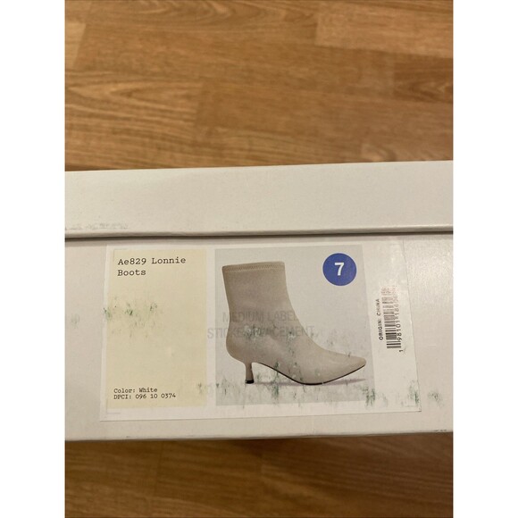 NEW A New Day Lonnie White Faux Leather Kitten Heel Ankle Boots Women Size 7 - Picture 3 of 16